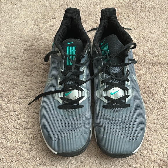 Nike basketball shoes - Picture 2 of 5